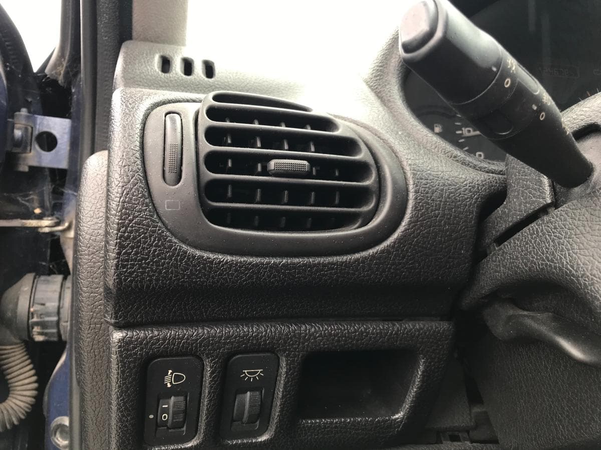 Peugeot 206 1.1i · Ano 1999 — imagem 16