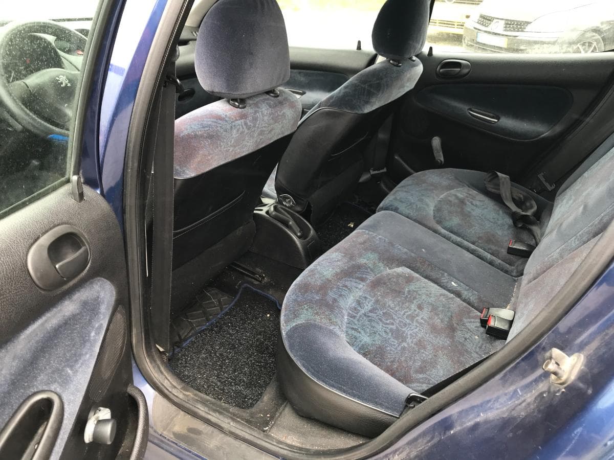 Peugeot 206 1.1i · Ano 1999 — imagem 17