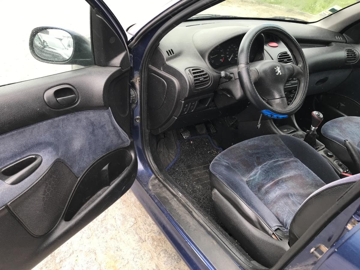 Peugeot 206 1.1i · Ano 1999 — imagem 11
