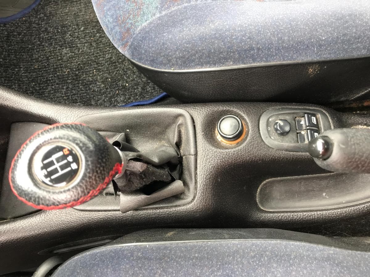 Peugeot 206 1.1i · Ano 1999 — imagem 18