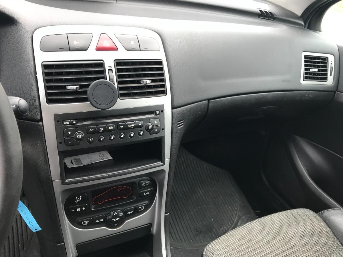 Peugeot 307 SW 2.0 HDI · Ano 2005 — imagem 14