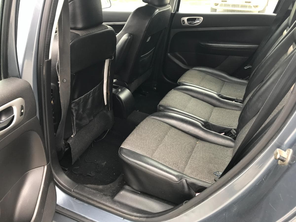 Peugeot 307 SW 2.0 HDI · Ano 2005 — imagem 18