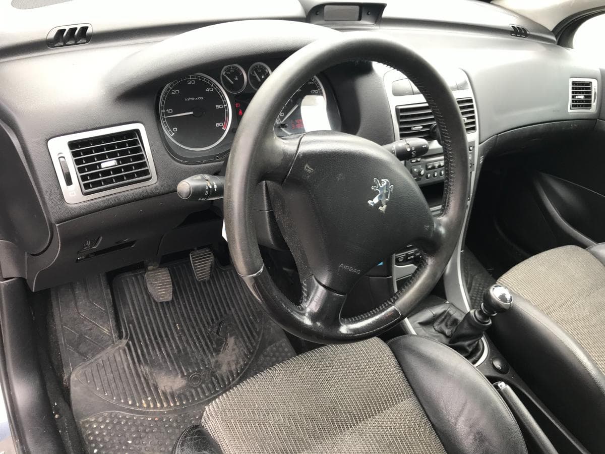 Peugeot 307 SW 2.0 HDI · Ano 2005 — imagem 20
