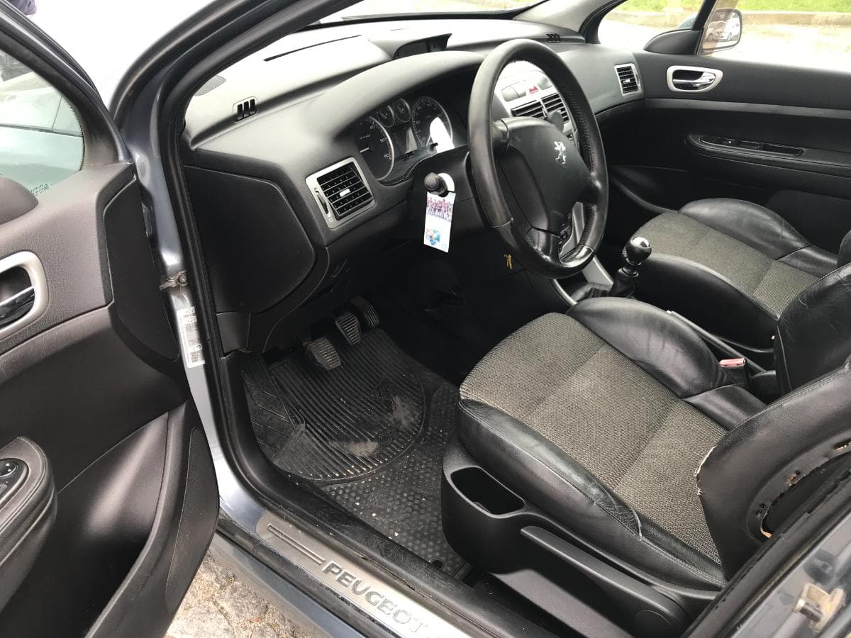 Peugeot 307 SW 2.0 HDI · Ano 2005 — imagem 11