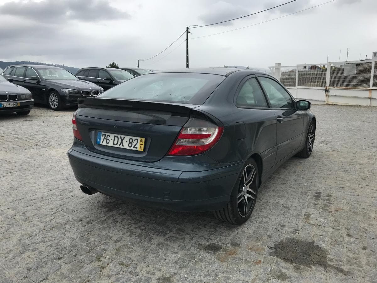 Mercedes-Benz C220 CDI · Ano 2001 — imagem 4