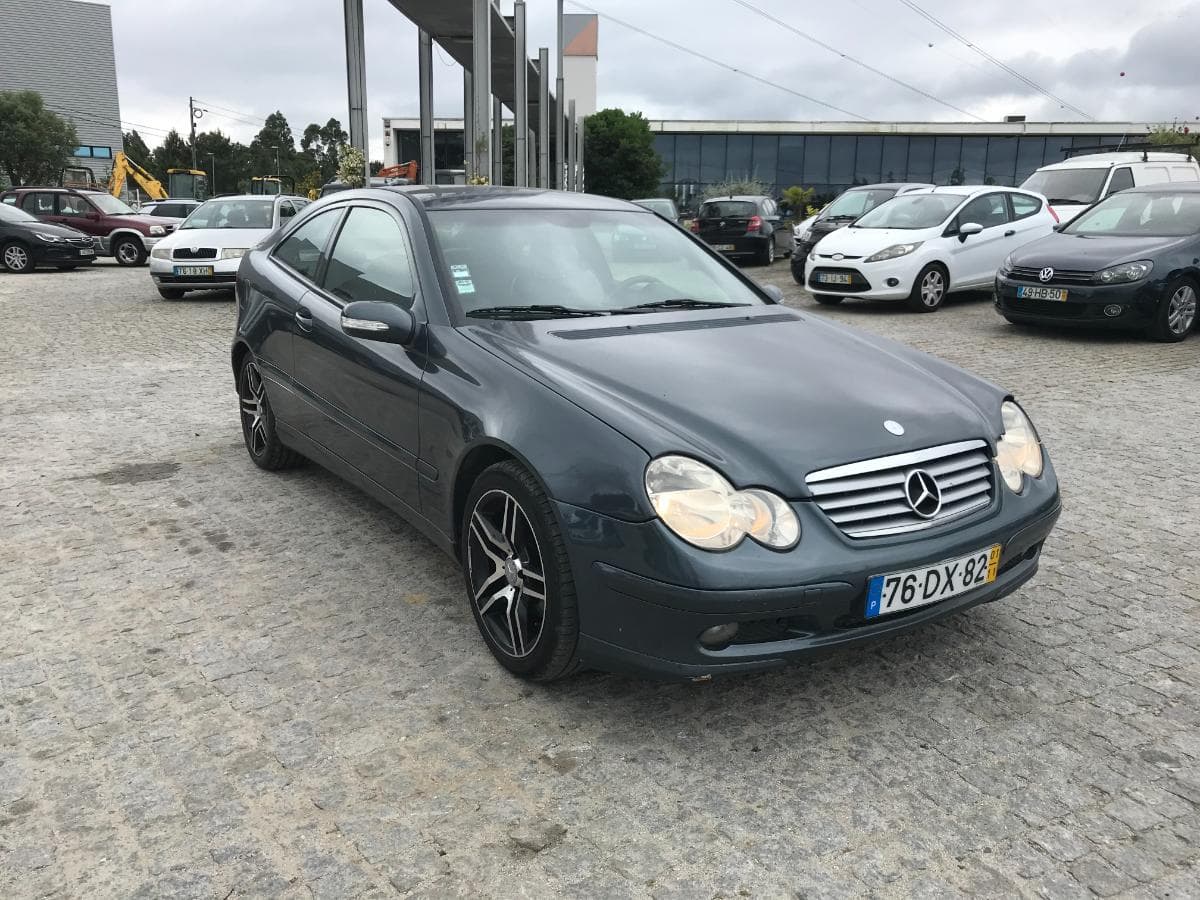 Mercedes-Benz C220 CDI · Ano 2001 — imagem 1
