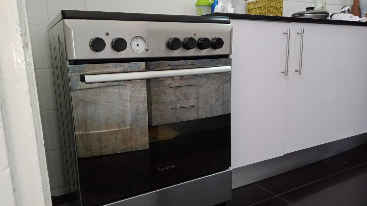 Fogão eléctrico - Ariston · — imagem 2
