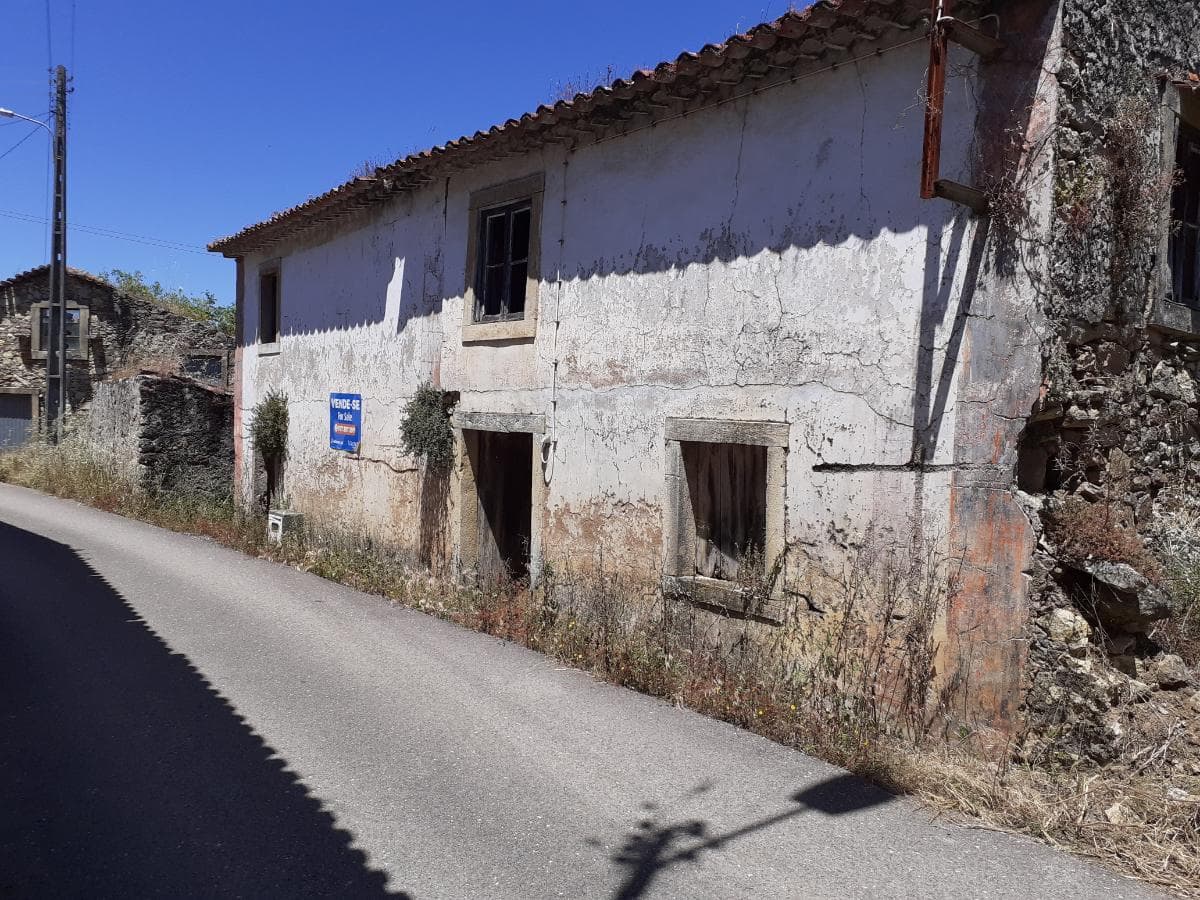 Moradia em Ruínas c/ Terreno · Tomar — imagem 9