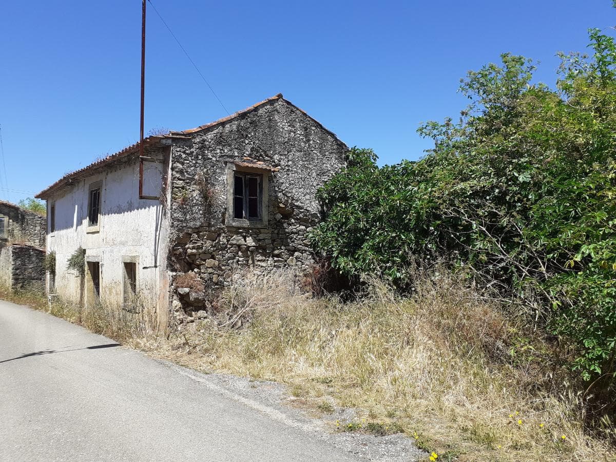 Moradia em Ruínas c/ Terreno · Tomar — imagem 8