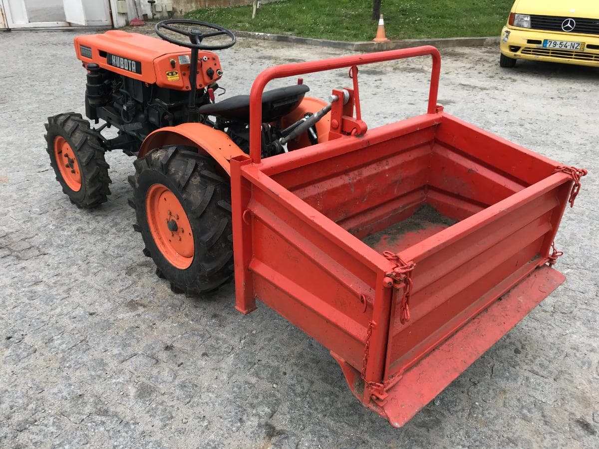 Trator Kubota B6000 — imagem 3