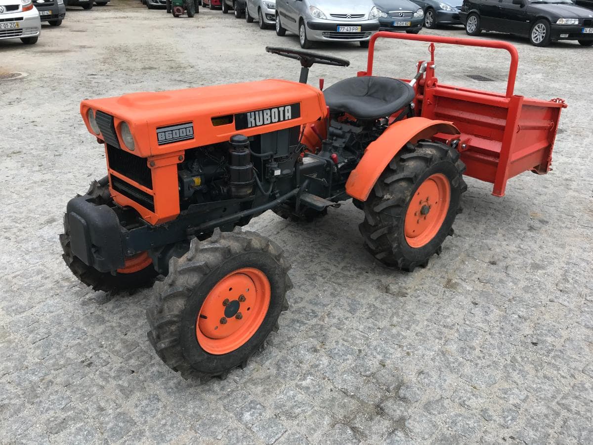 Trator Kubota B6000 — imagem 1