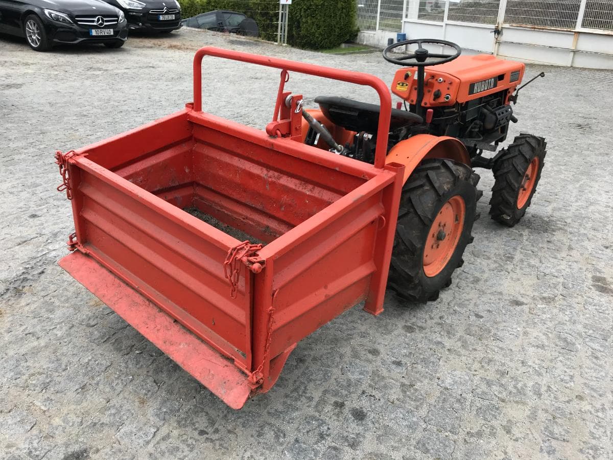 Trator Kubota B6000 — imagem 4