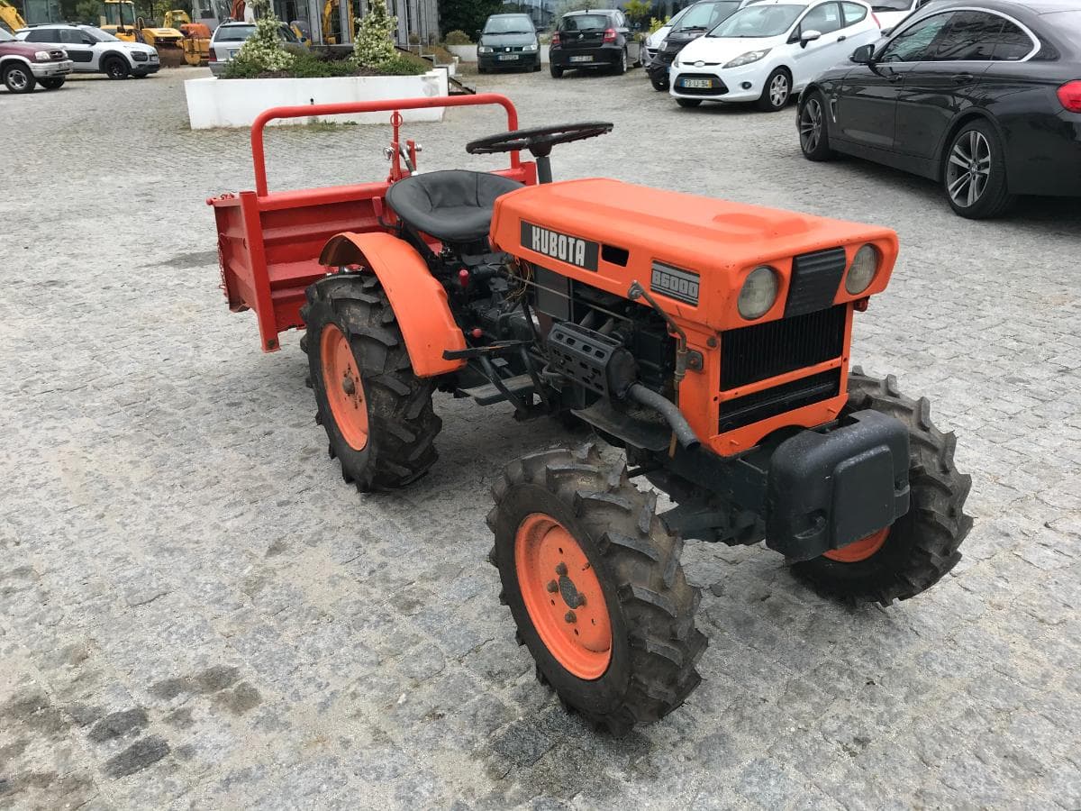 Trator Kubota B6000 — imagem 2