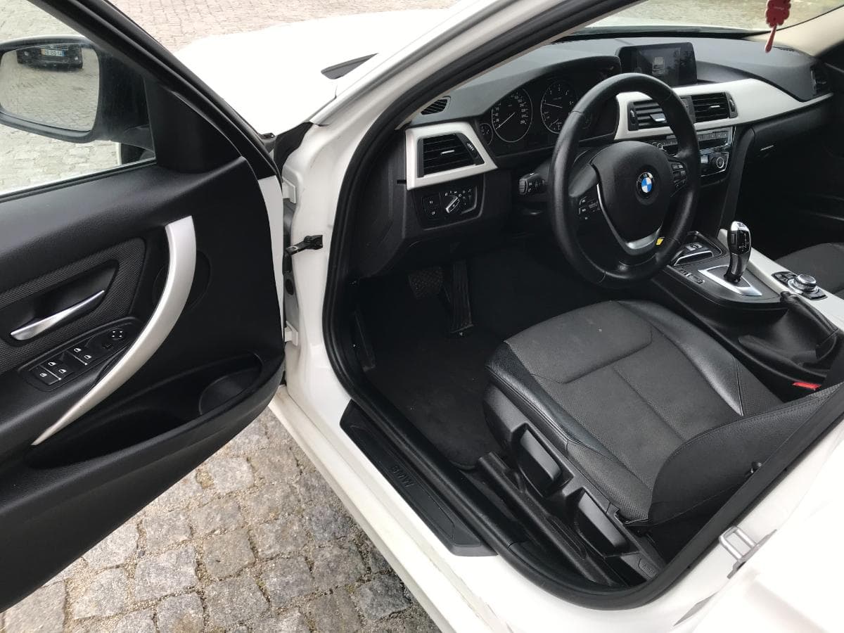 BMW 318D · Ano 2016 — imagen 15