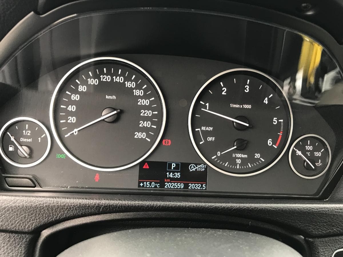 BMW 318D · Ano 2016 — imagen 23
