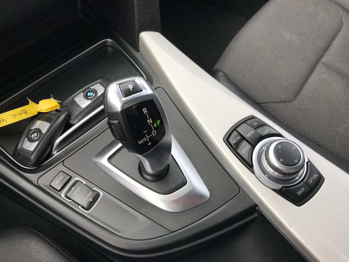 BMW 318D · Ano 2016 — imagen 24
