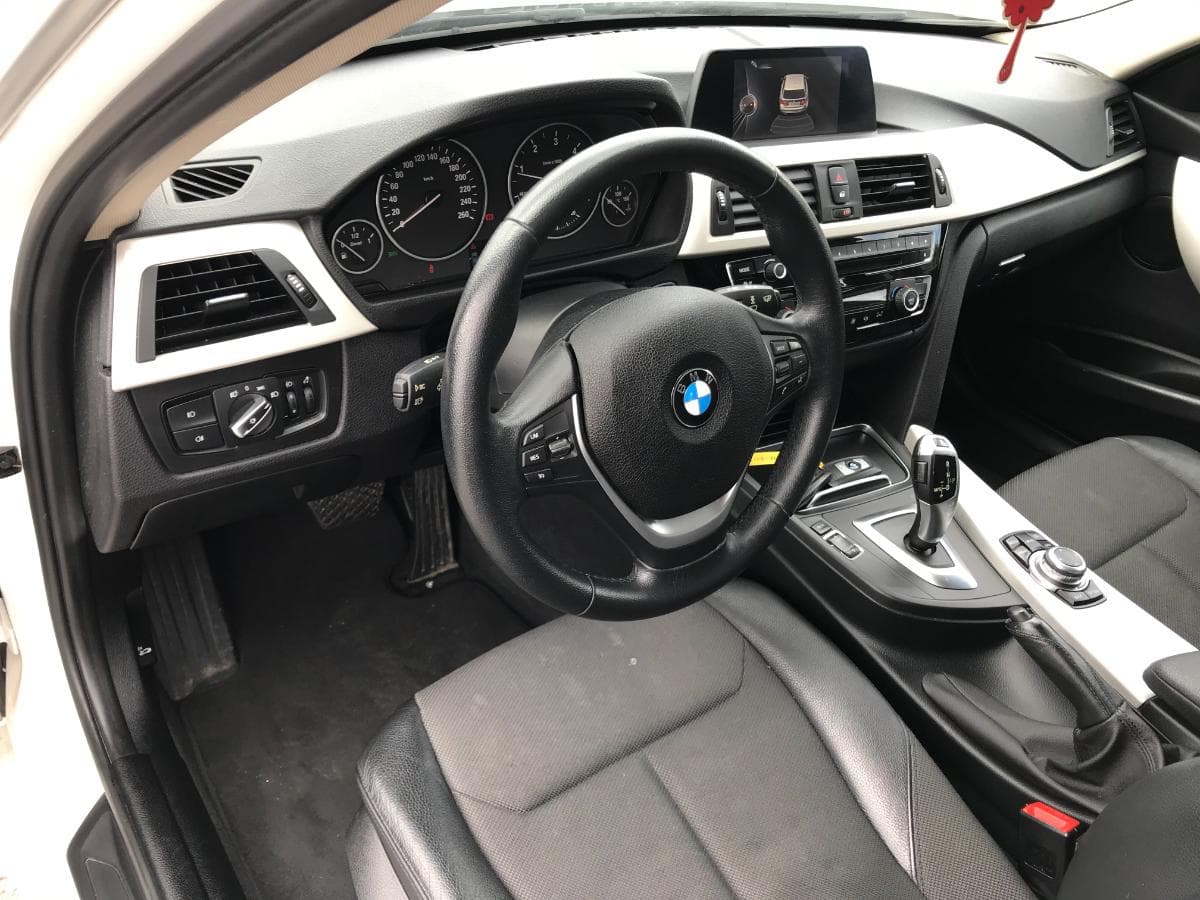 BMW 318D · Ano 2016 — imagen 26