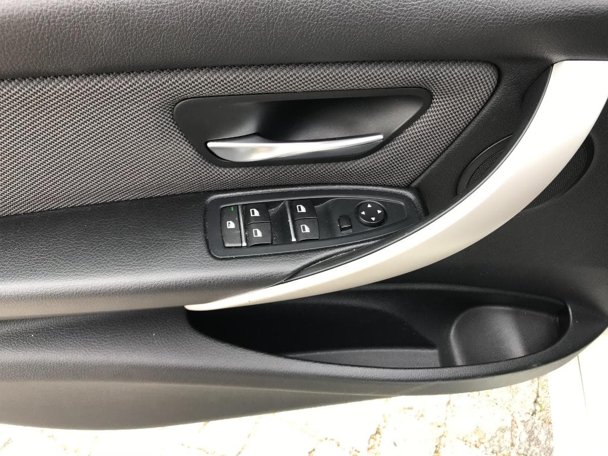 BMW 318D · Ano 2016 — imagen 29