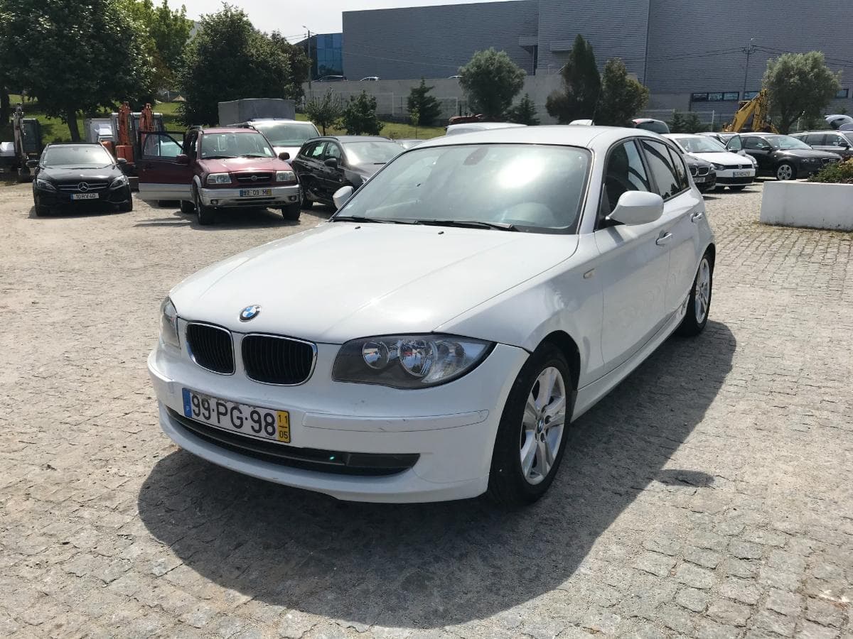 BMW 120D · Ano 2011 — imagem 3