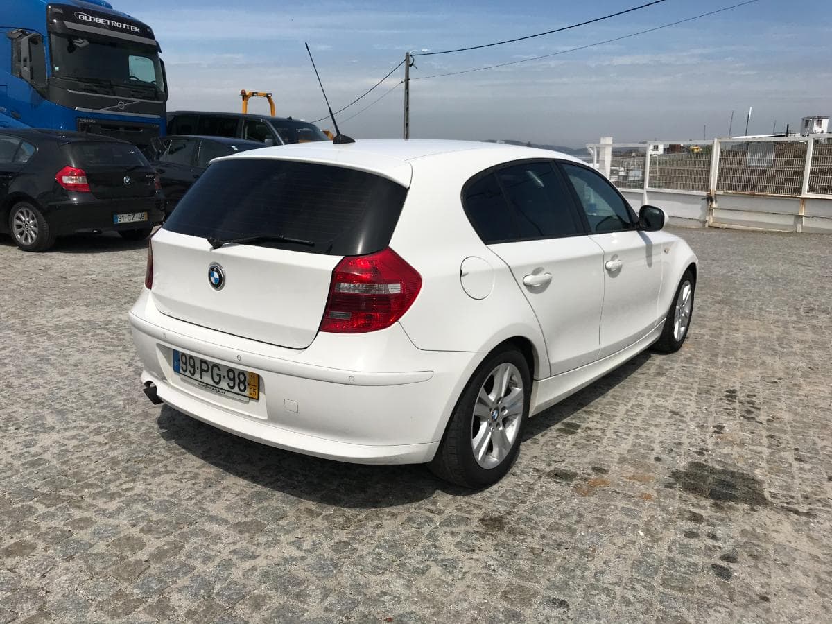 BMW 120D · Ano 2011 — imagem 4