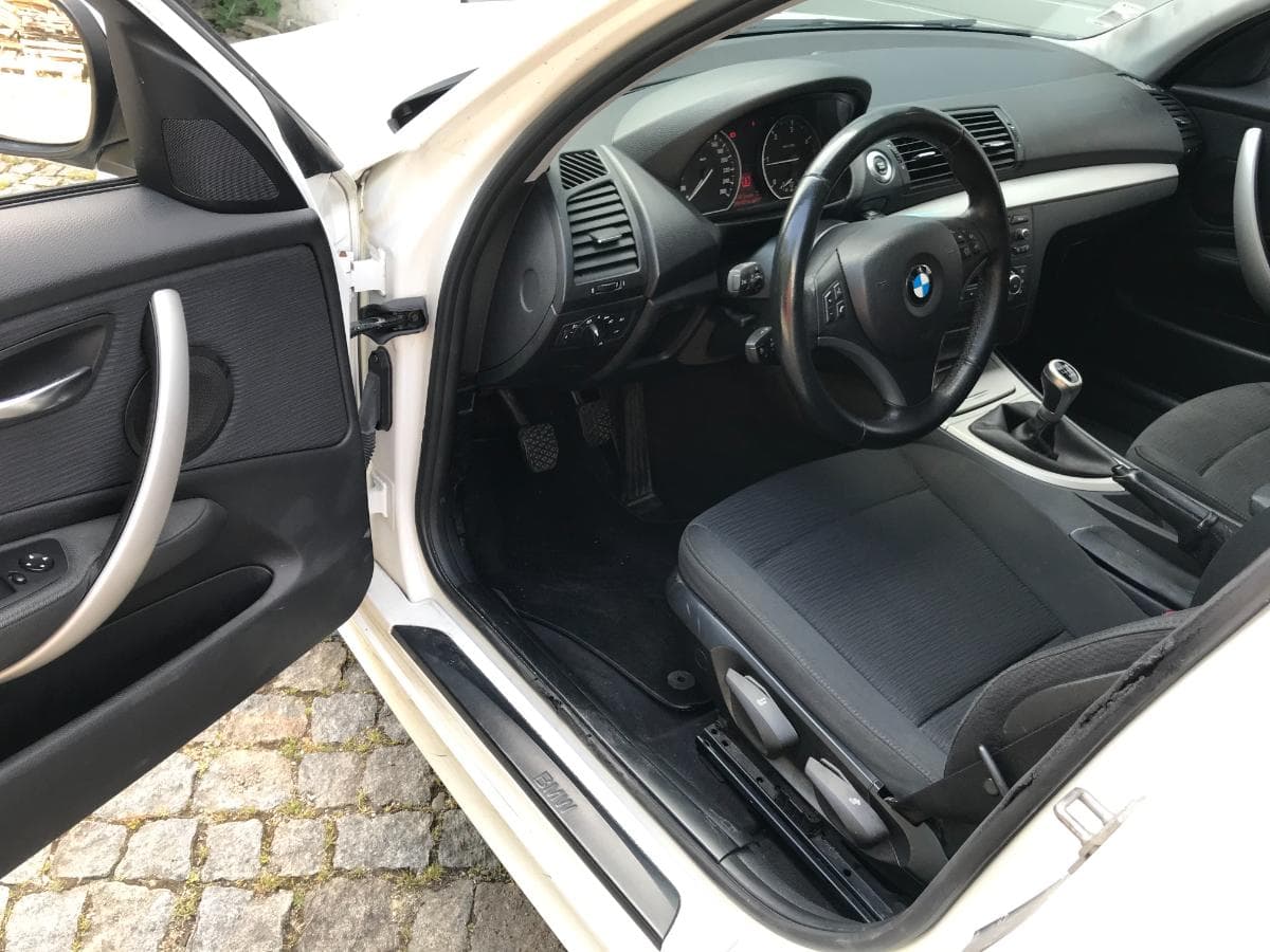 BMW 120D · Ano 2011 — imagem 17