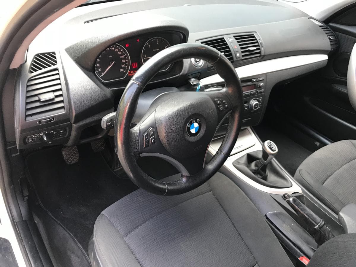 BMW 120D · Ano 2011 — imagem 23