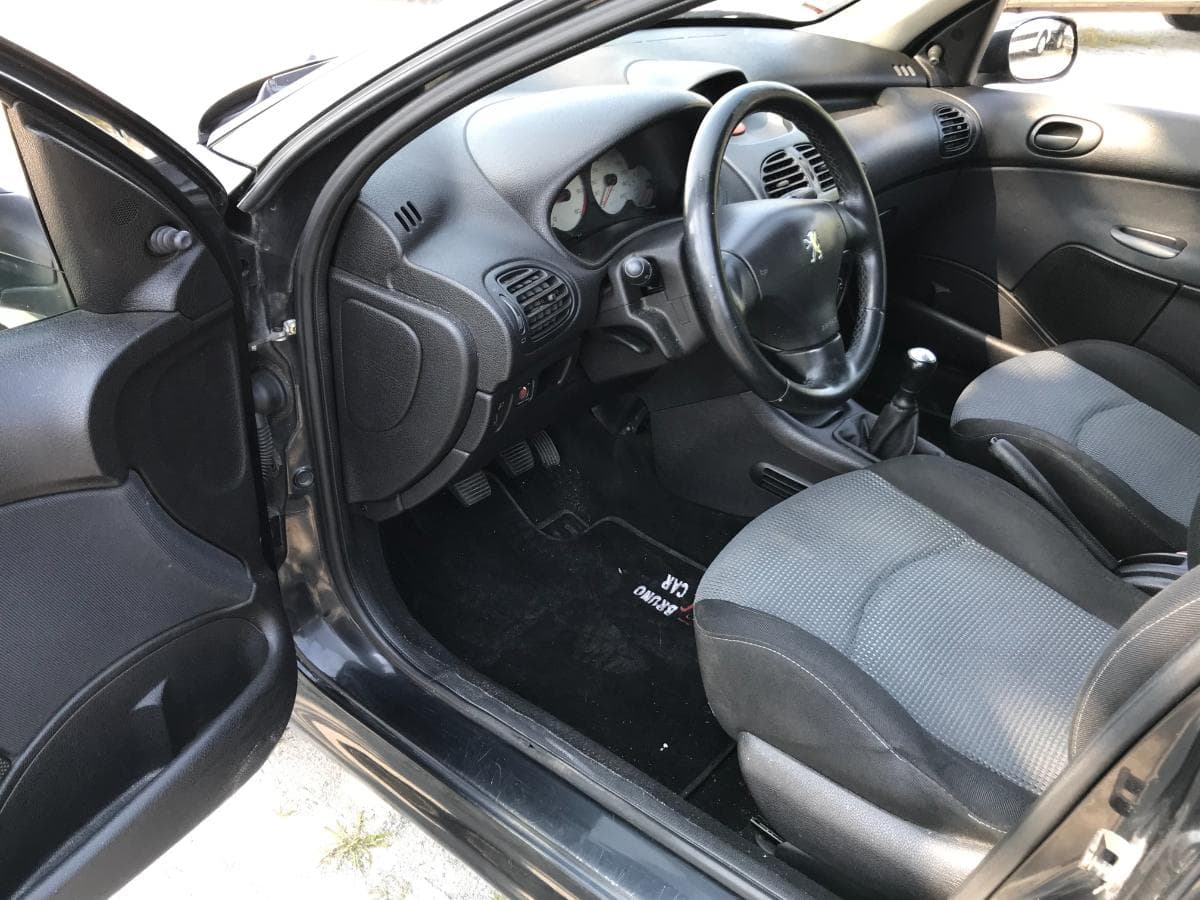 Peugeot 206 SW 1.4 HDI · Ano 2002 — imagem 17
