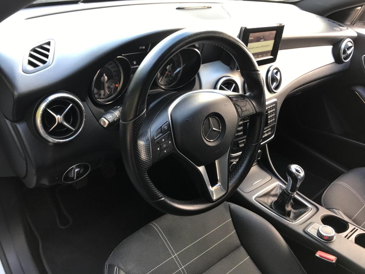Mercedes-Benz CLA 180 CDI Coupé · Ano 2014 — image 17