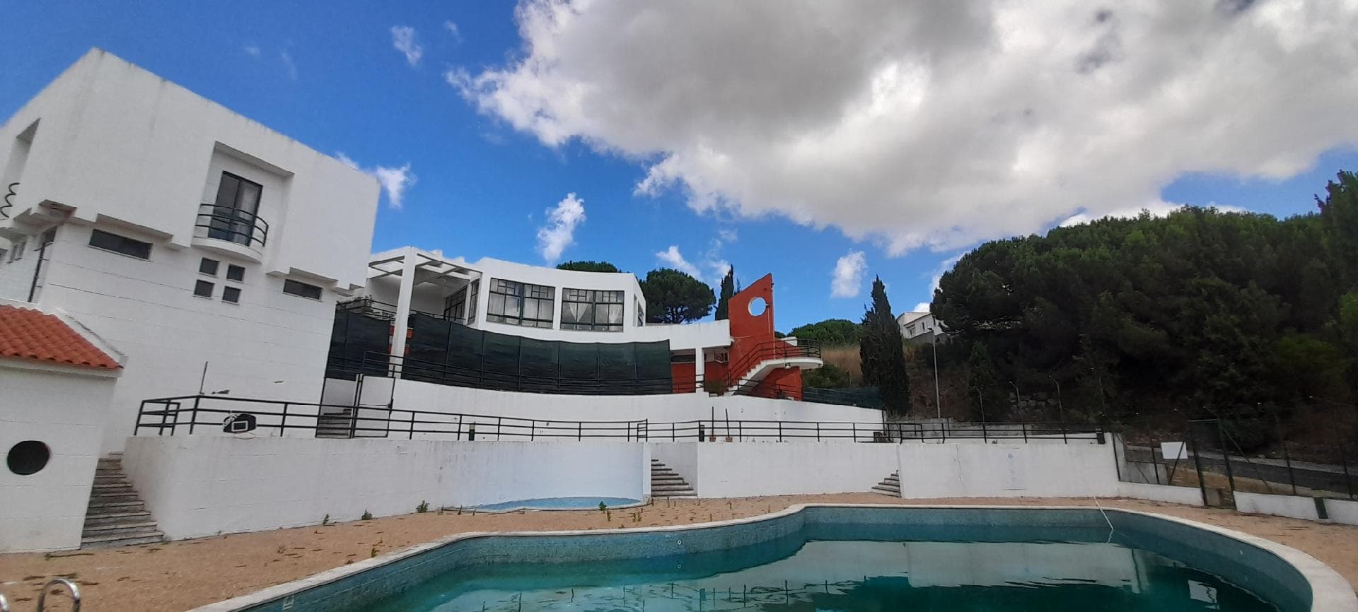 Moradia V3 com Piscina inserida na Quinta da Moura · Oeiras — imagen 1
