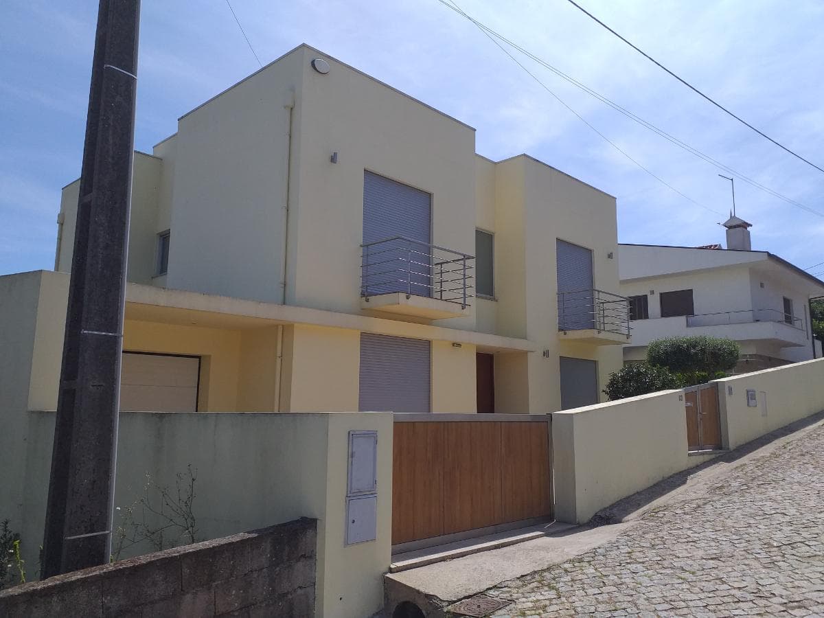 Moradia V3 · Guimarães — image 3