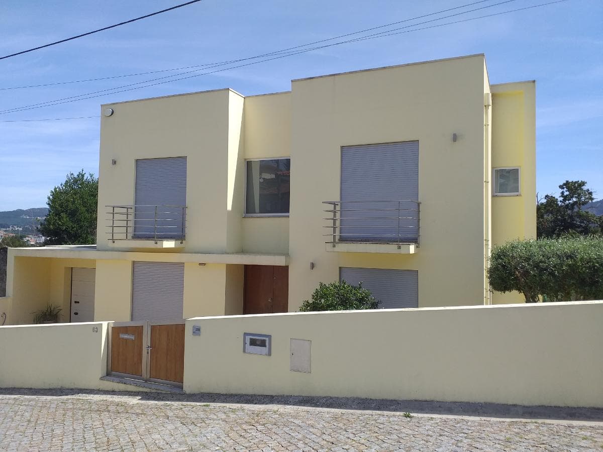 Moradia V3 · Guimarães — image 1