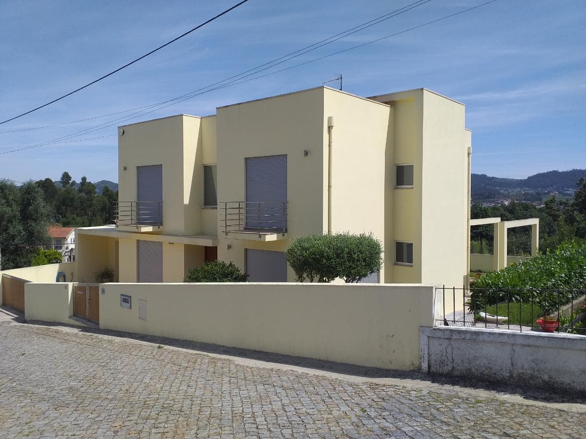 Moradia V3 · Guimarães — image 6