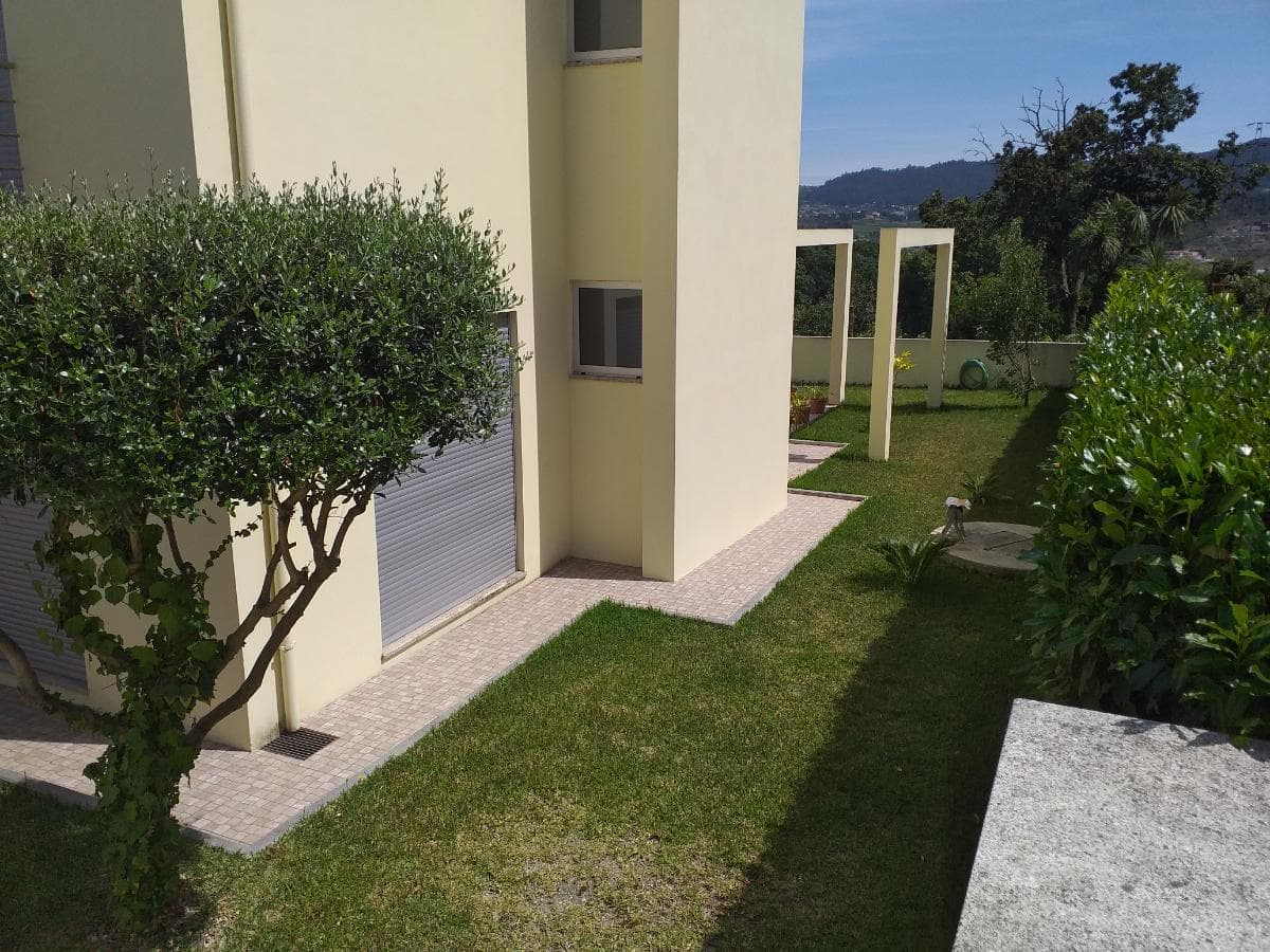 Moradia V3 · Guimarães — image 8