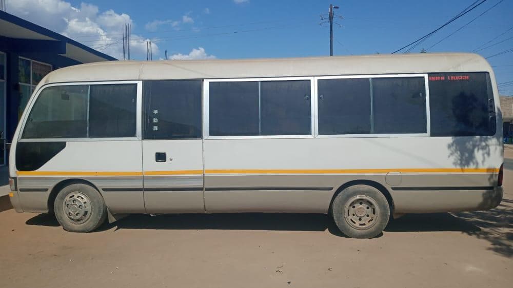 Toyota Coaster · — imagem 3