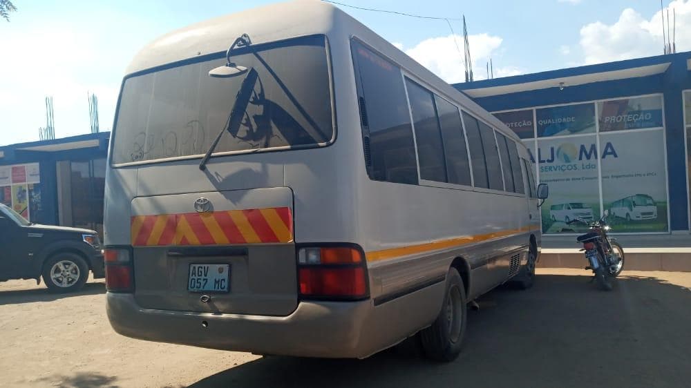 Toyota Coaster · — imagem 6