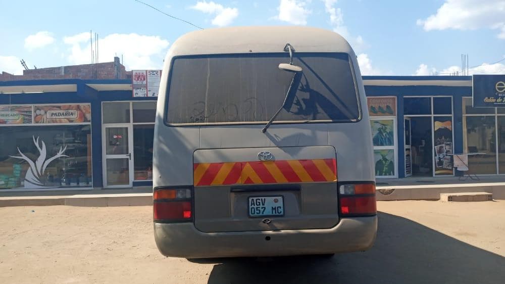 Toyota Coaster · — imagem 4