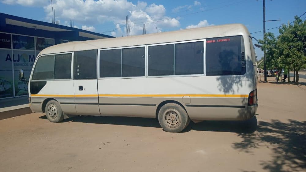 Toyota Coaster · — imagem 7