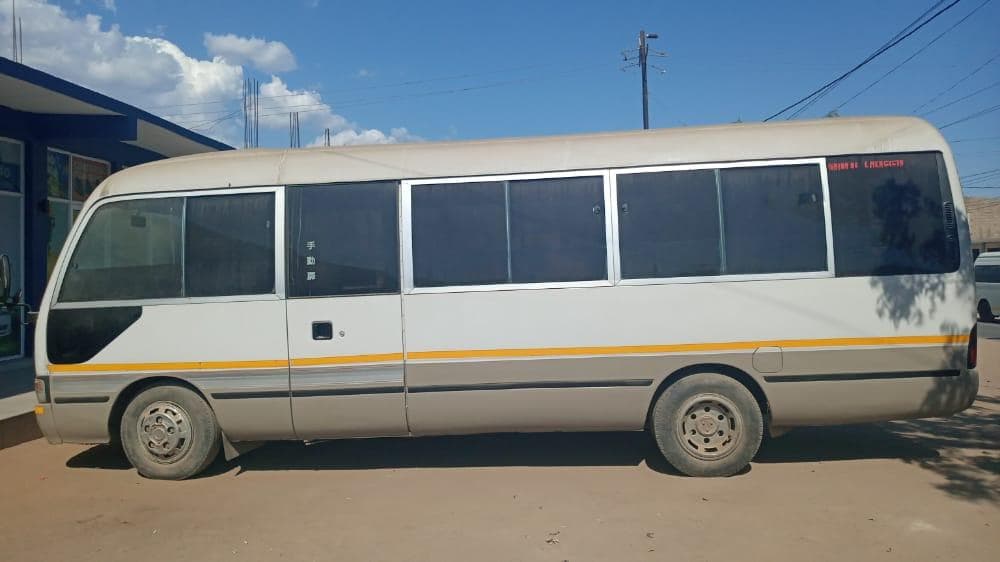 Toyota Coaster · — imagem 13