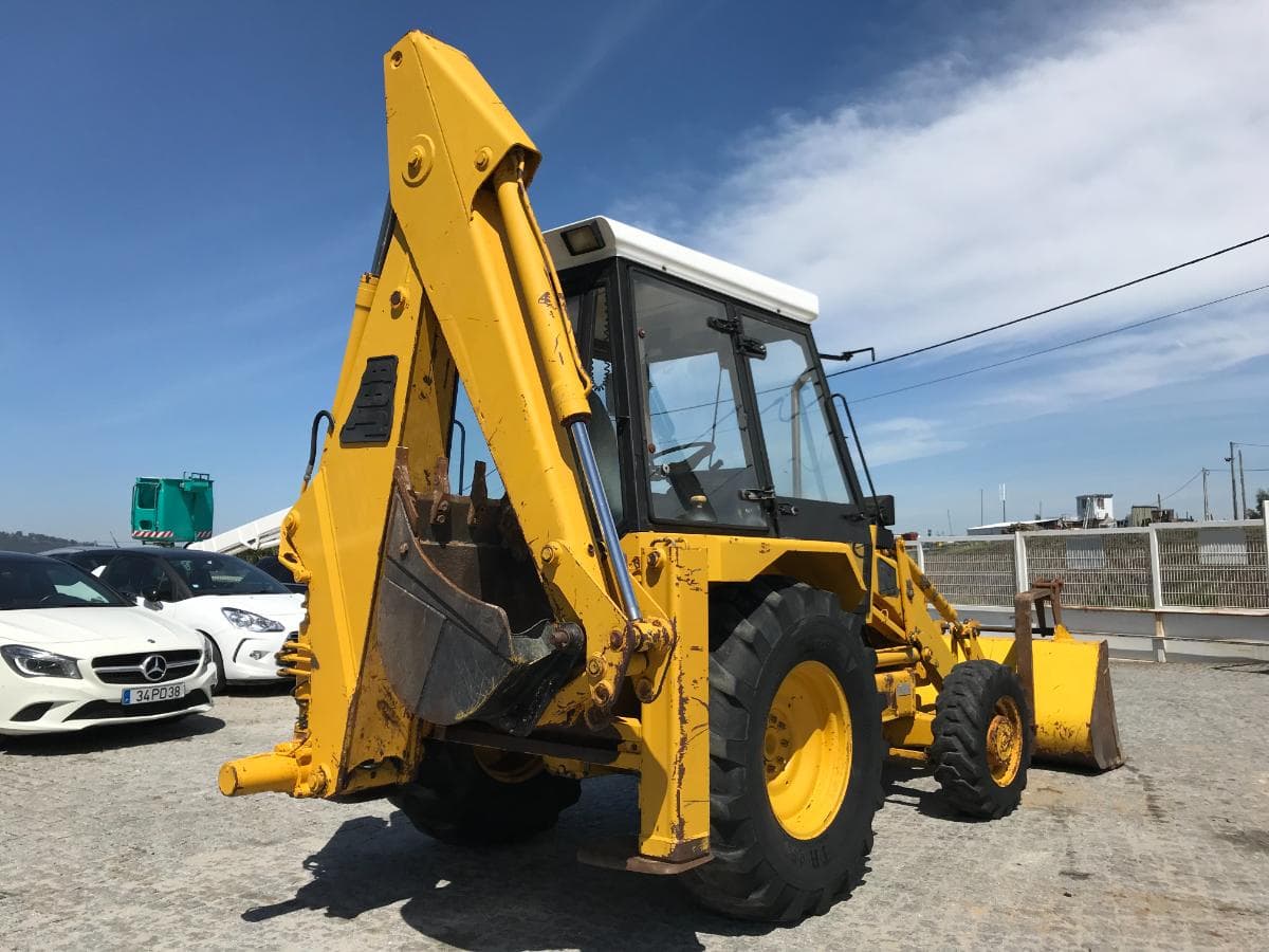 Retroescavadora JCB 3CX — imagem 3