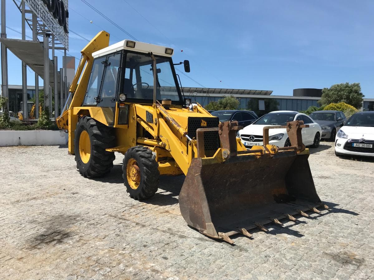 Retroescavadora JCB 3CX — imagem 1