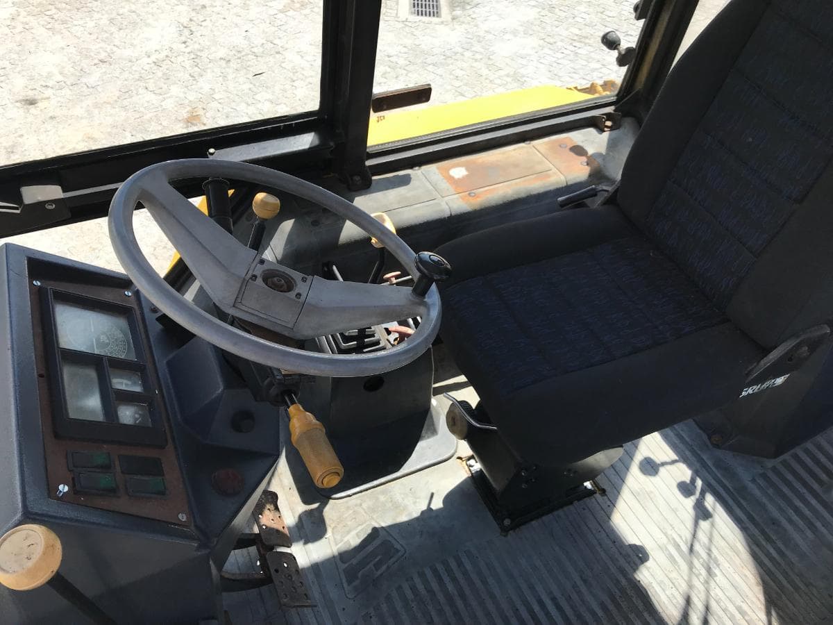 Retroescavadora JCB 3CX — imagem 8