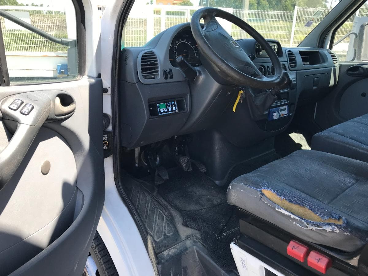 Mercedes Sprinter 416 CDI · Ano 2006 — image 13