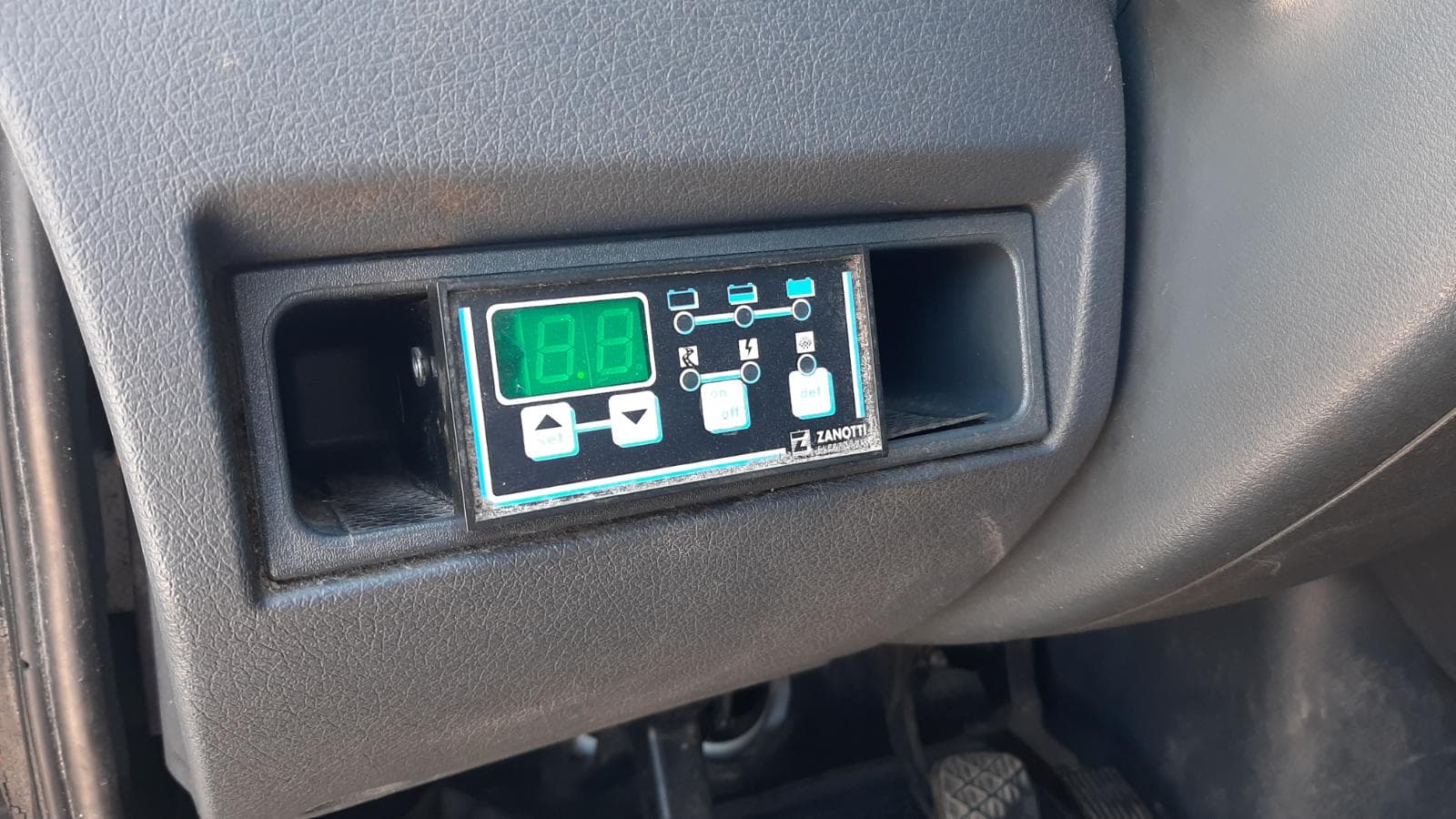 Mercedes Sprinter 416 CDI · Ano 2006 — image 19