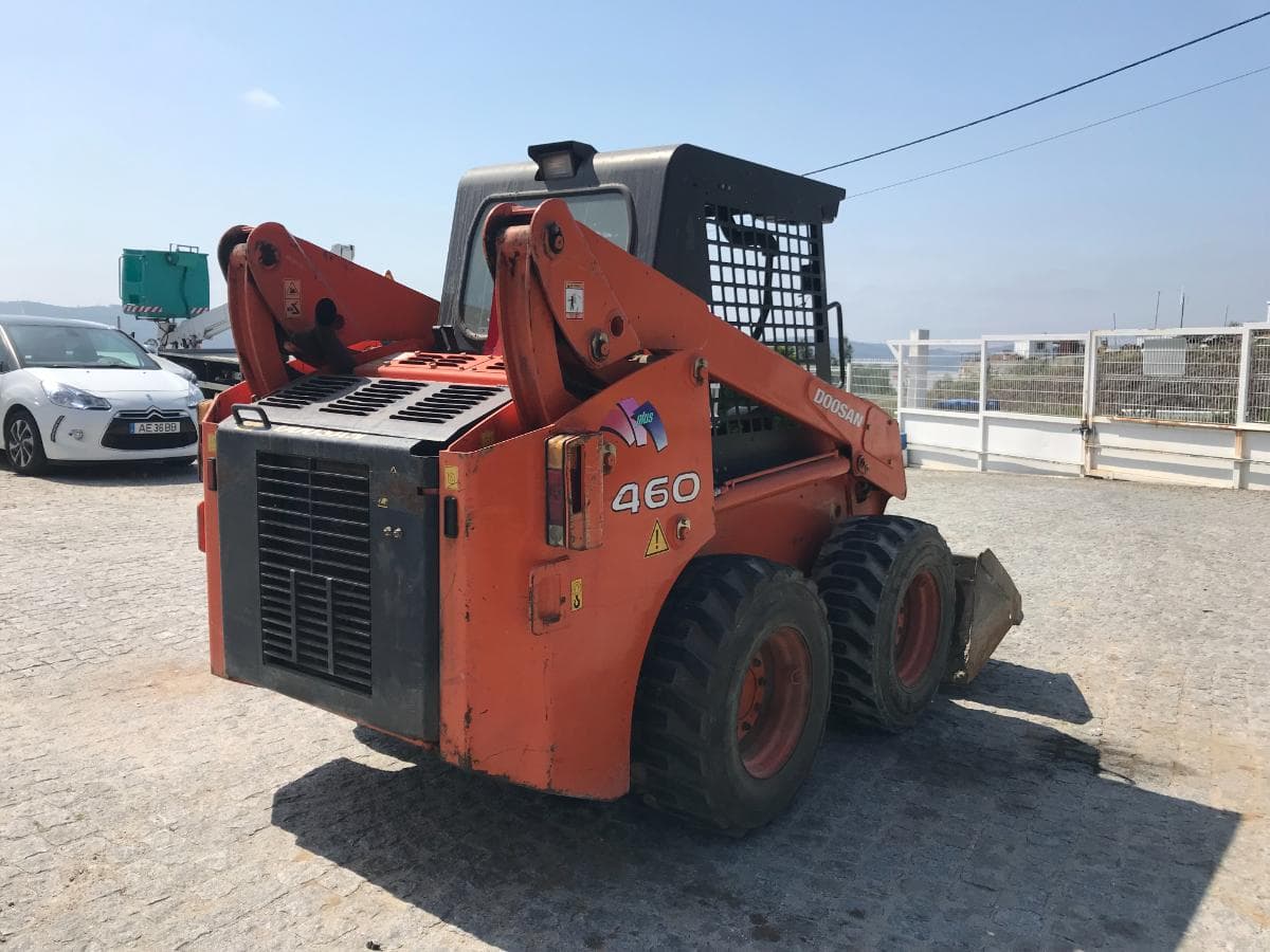 Mini Pá Carregadora Doosan 460 Plus · Ano 2009 — imagen 3