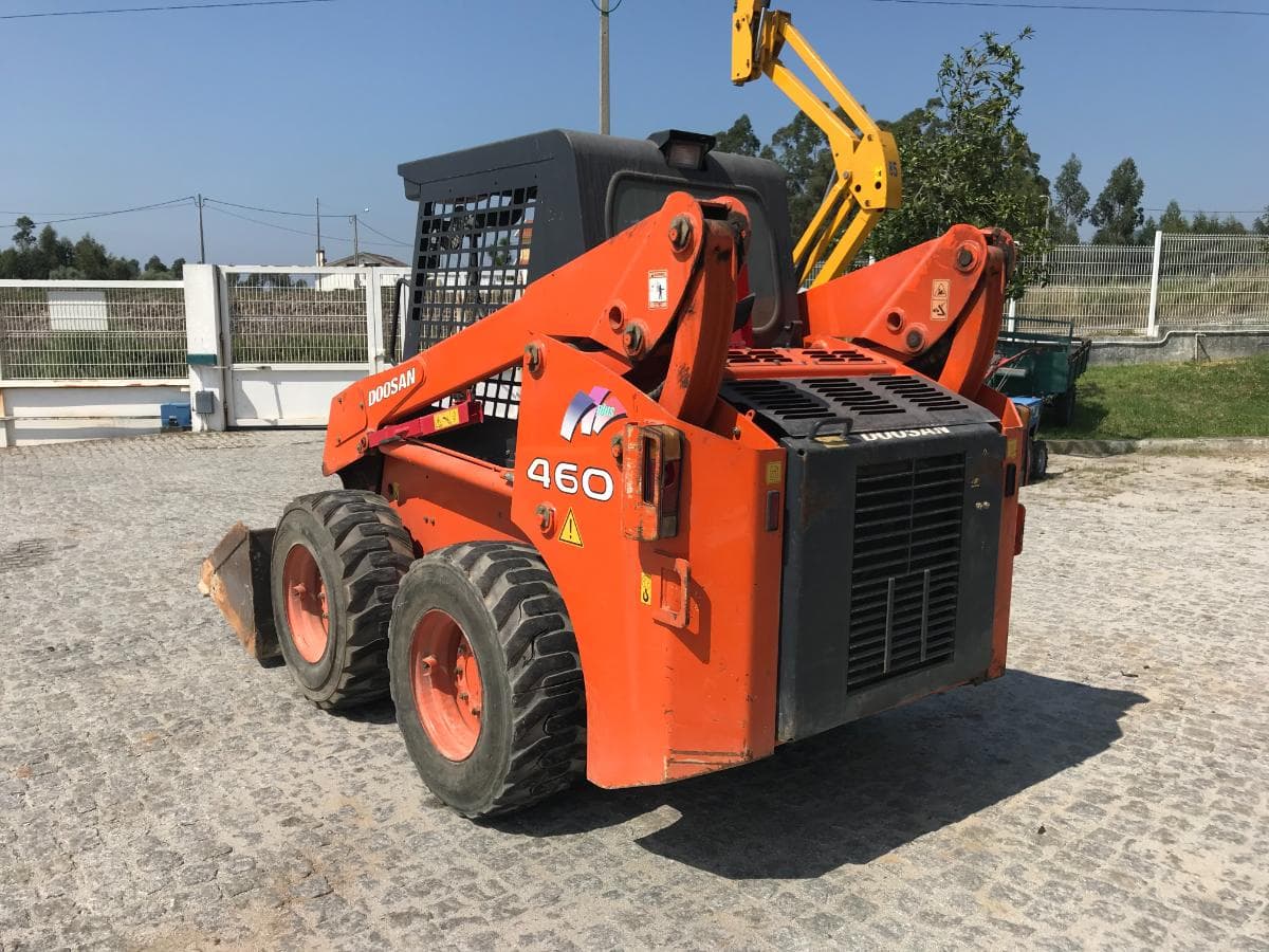 Mini Pá Carregadora Doosan 460 Plus · Ano 2009 — imagen 4