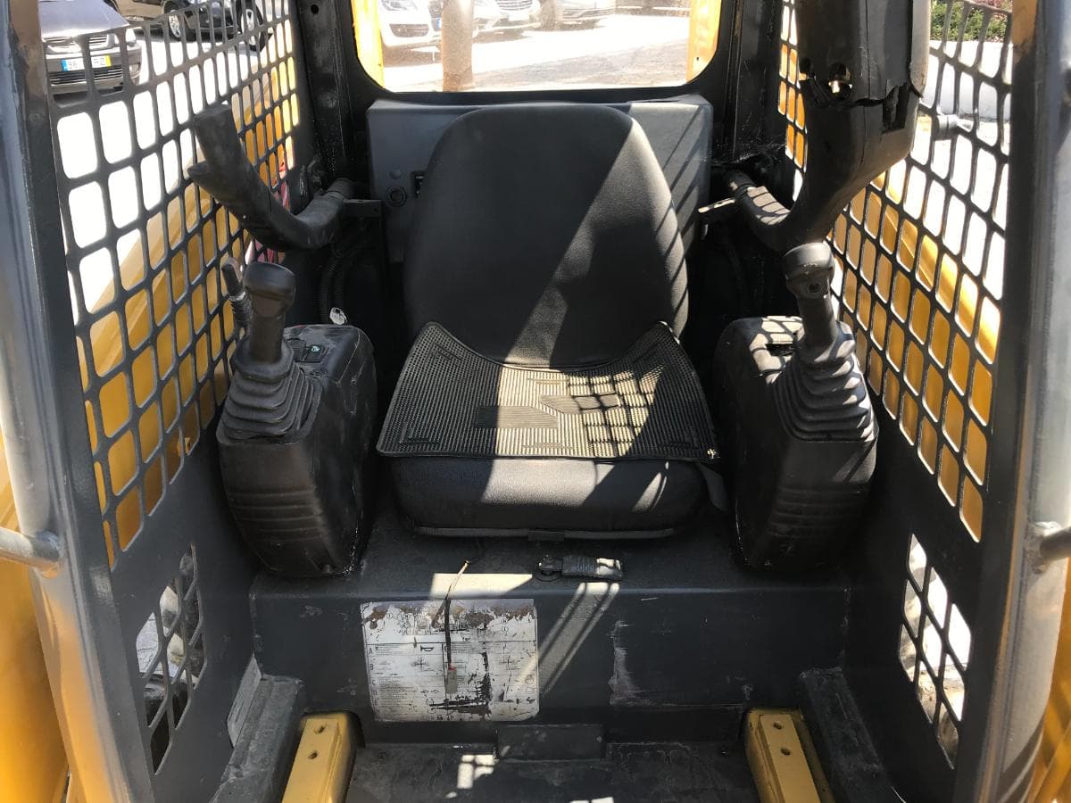 Mini Pá Carregadora Komatsu SK714 · Ano 2002 — imagen 7