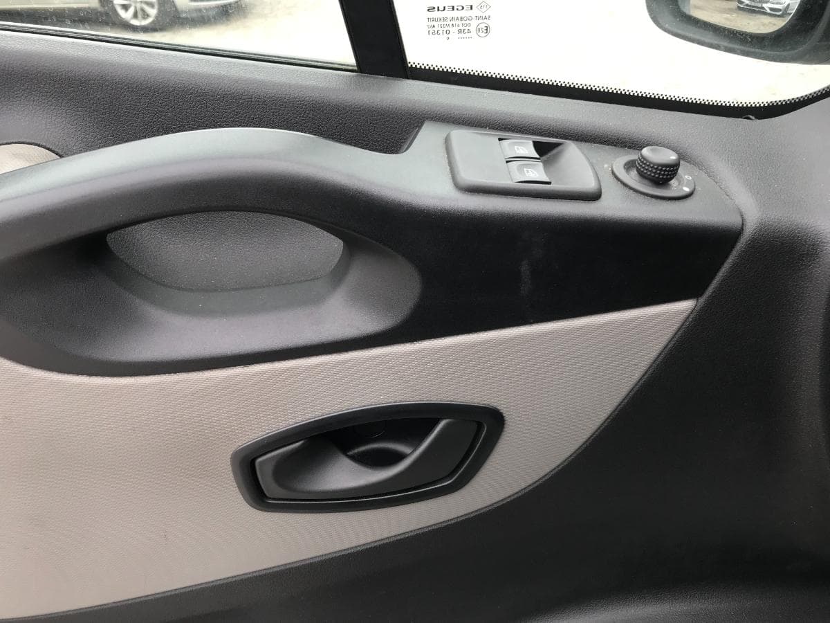 Renault Trafic 1.6 DCI · Ano 2019 — imagen 25