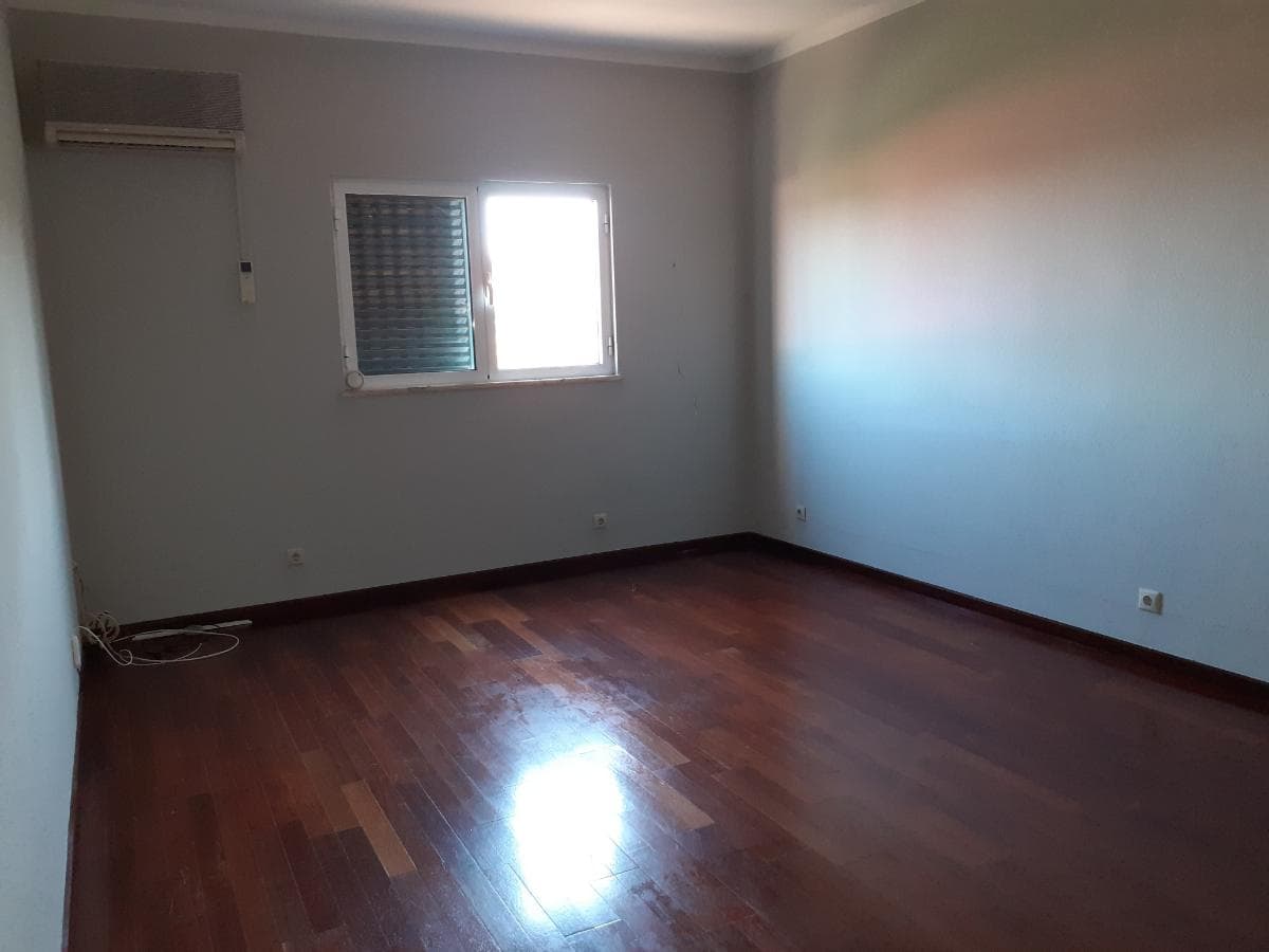 Armazém c/ Escritório e Apartamento · Anadia — imagen 9