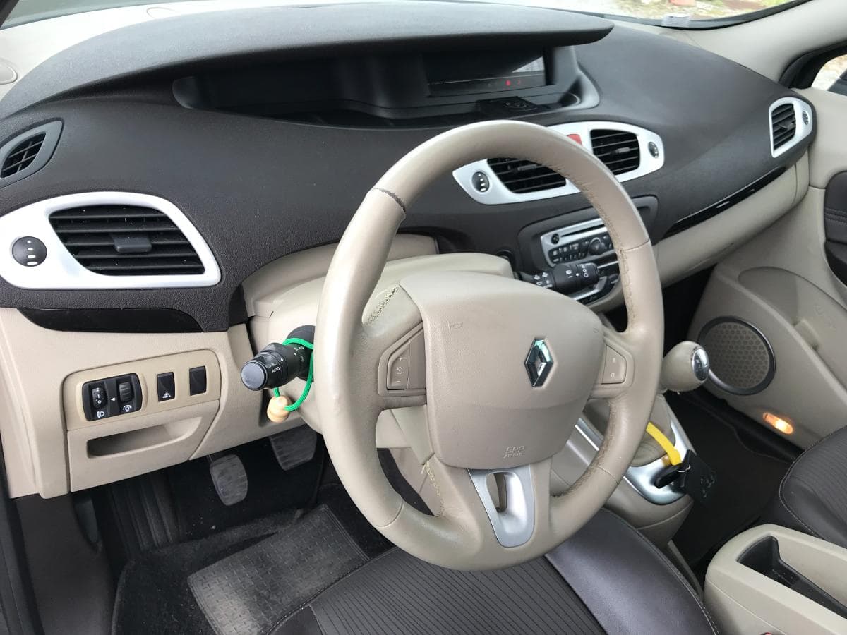 Renault Mégane Scénic 1.5 DCI · Ano 2010 — imagen 18