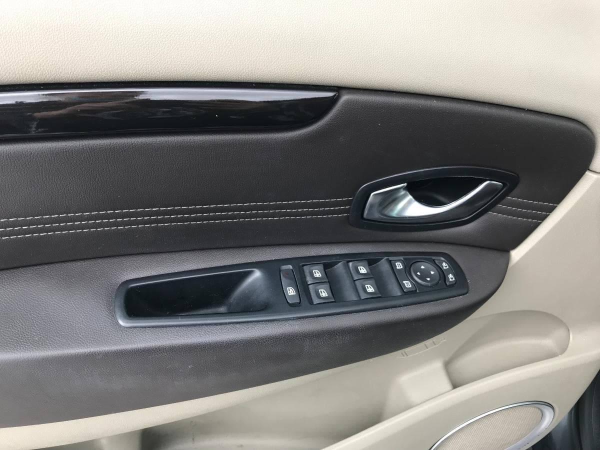 Renault Mégane Scénic 1.5 DCI · Ano 2010 — imagen 19
